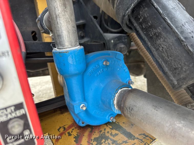 image for item ET1685 1995 Ford F450 Super Duty sprayer