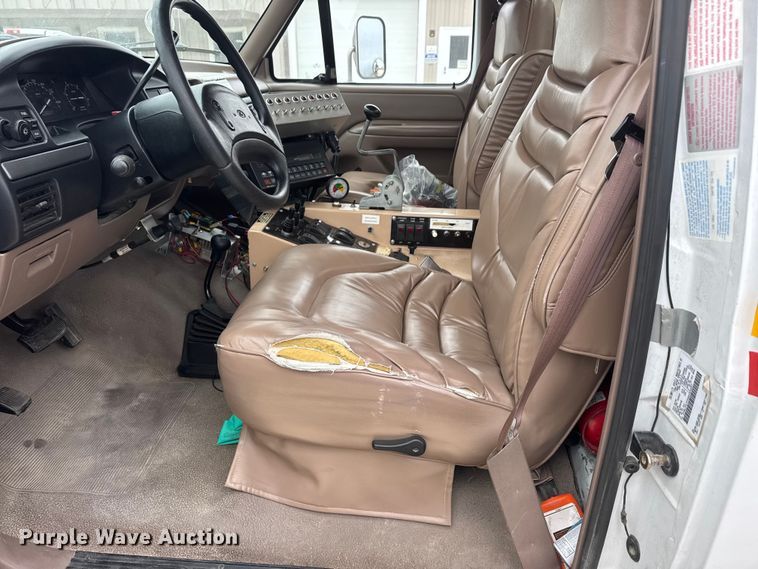 image for item ET1685 1995 Ford F450 Super Duty sprayer