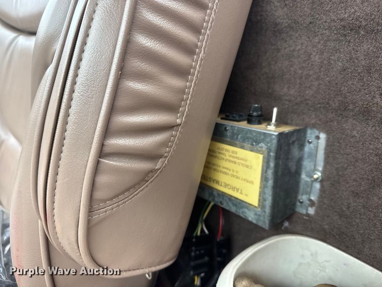 image for item ET1685 1995 Ford F450 Super Duty sprayer