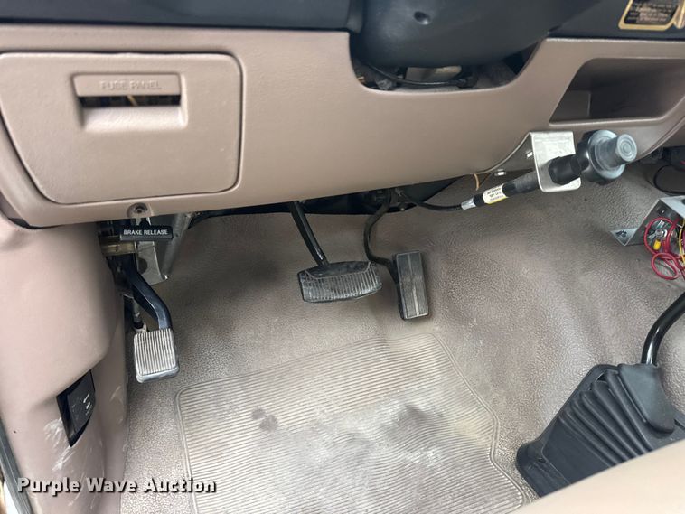 image for item ET1685 1995 Ford F450 Super Duty sprayer