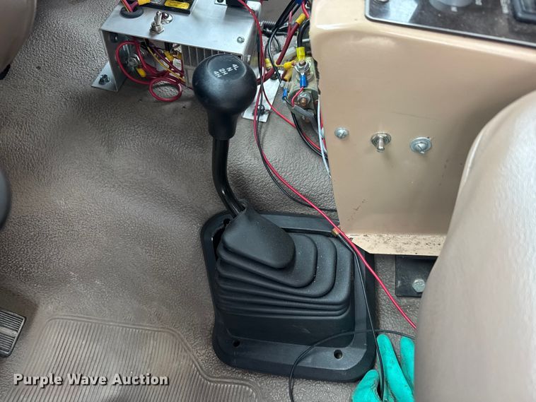 image for item ET1685 1995 Ford F450 Super Duty sprayer