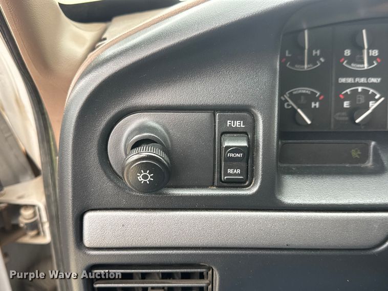 image for item ET1685 1995 Ford F450 Super Duty sprayer