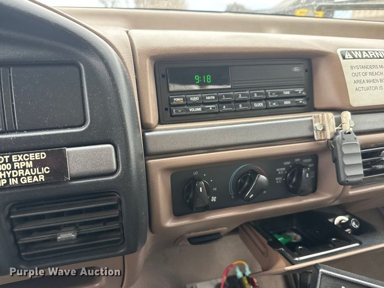 image for item ET1685 1995 Ford F450 Super Duty sprayer