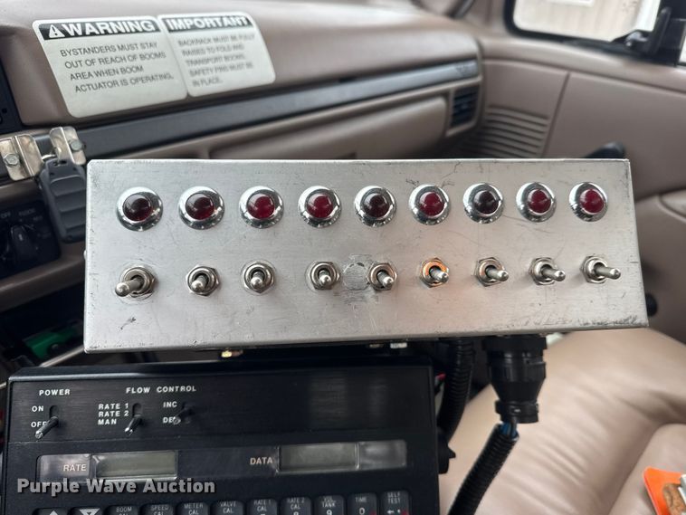 image for item ET1685 1995 Ford F450 Super Duty sprayer