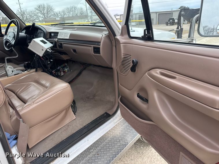 image for item ET1685 1995 Ford F450 Super Duty sprayer