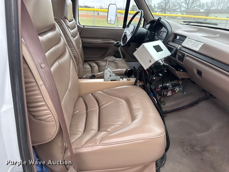 image for item ET1685 1995 Ford F450 Super Duty sprayer