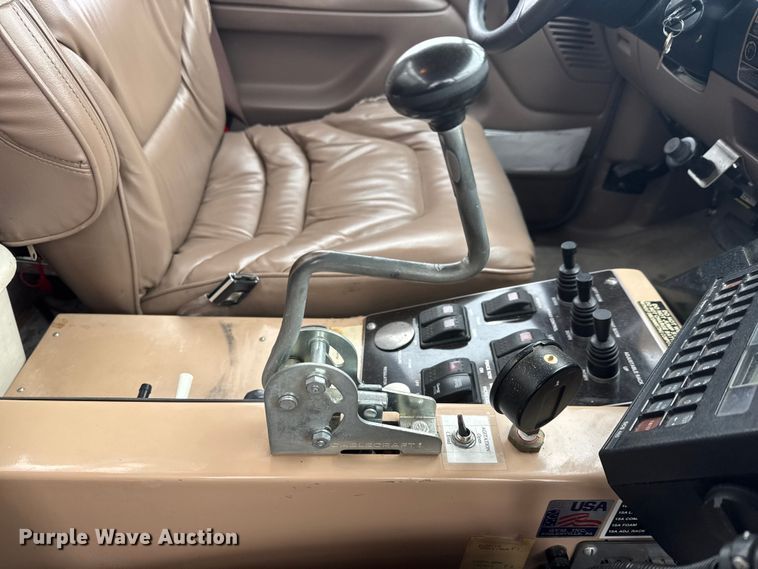 image for item ET1685 1995 Ford F450 Super Duty sprayer