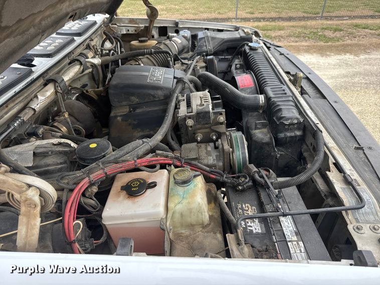 image for item ET1685 1995 Ford F450 Super Duty sprayer