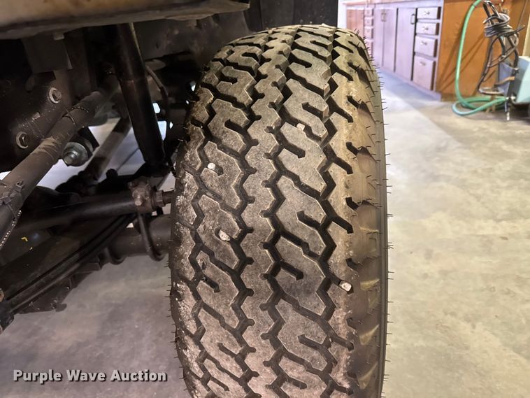 image for item ET1685 1995 Ford F450 Super Duty sprayer