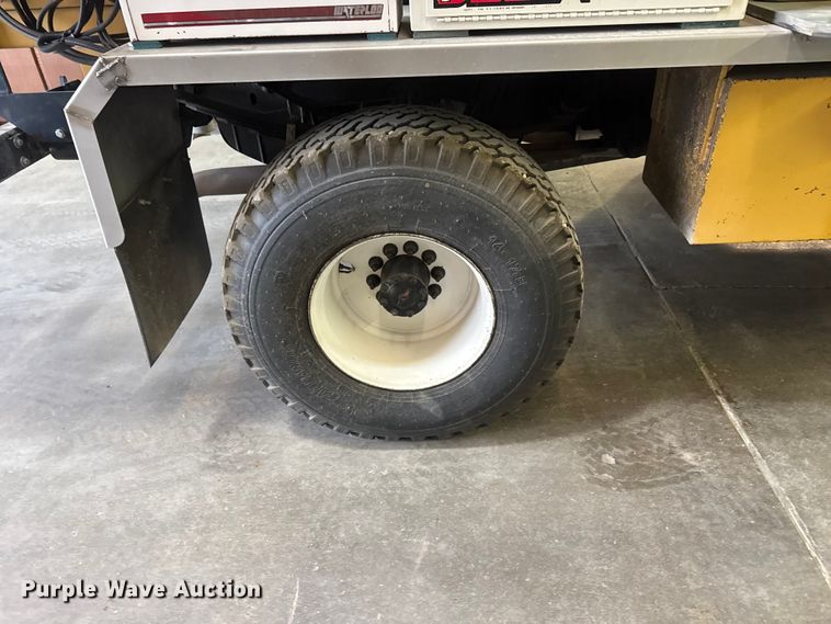 image for item ET1685 1995 Ford F450 Super Duty sprayer