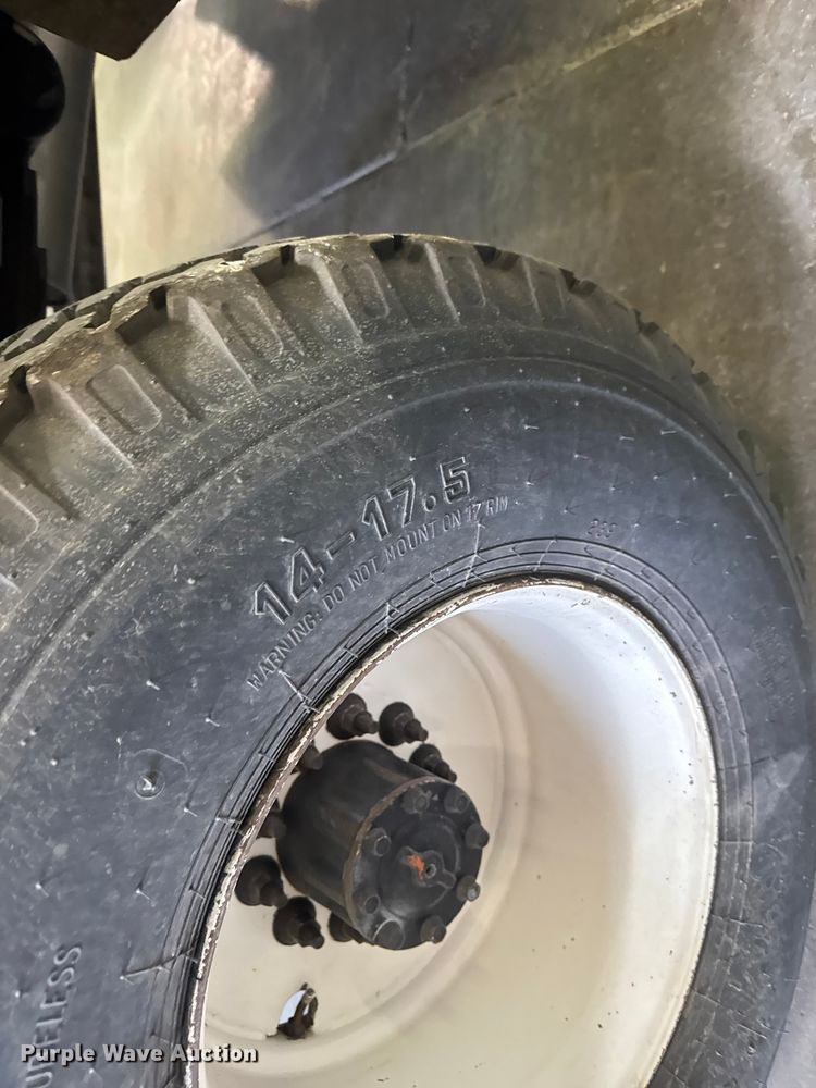 image for item ET1685 1995 Ford F450 Super Duty sprayer