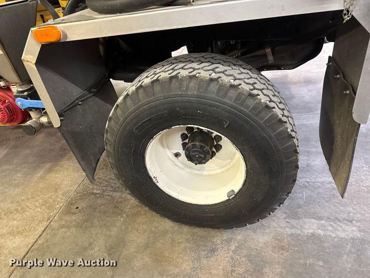 image for item ET1685 1995 Ford F450 Super Duty sprayer