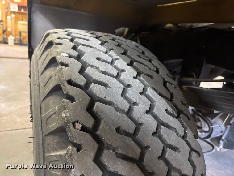 image for item ET1685 1995 Ford F450 Super Duty sprayer