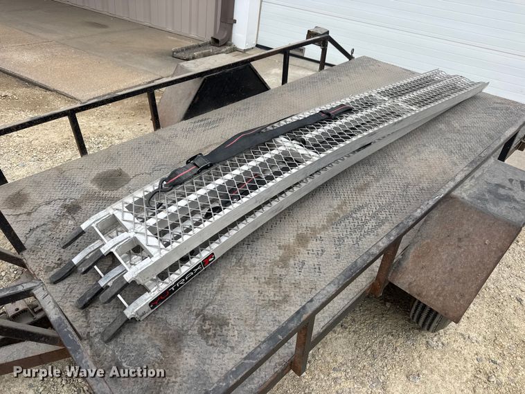 image for item ET1687 1984 Go-Getter AZGGT tilt deck utility trailer