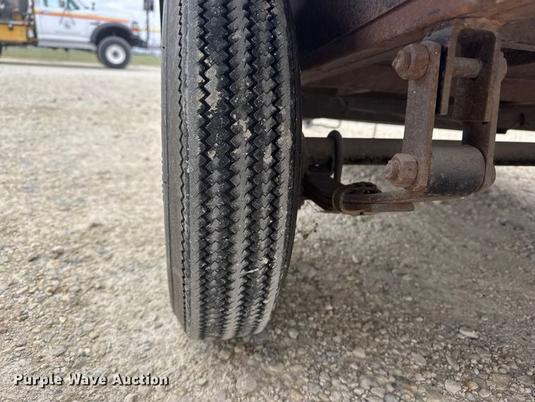 image for item ET1687 1984 Go-Getter AZGGT tilt deck utility trailer