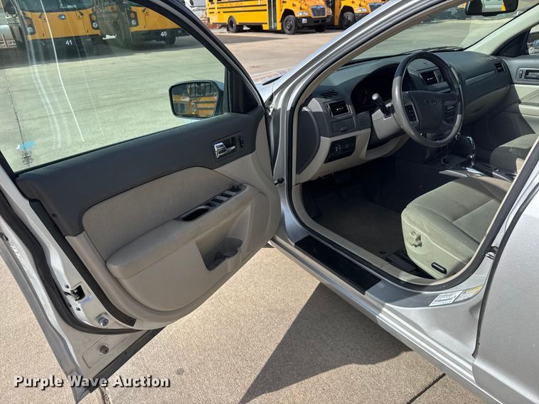 image for item ET1715 2010 Ford Fusion 
