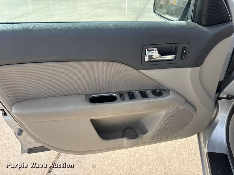 image for item ET1715 2010 Ford Fusion 