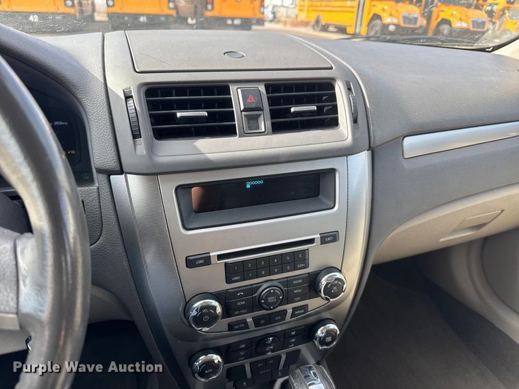 image for item ET1715 2010 Ford Fusion 