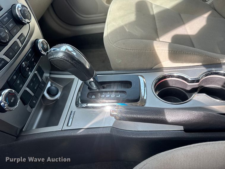 image for item ET1715 2010 Ford Fusion 