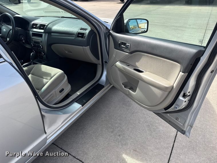 image for item ET1715 2010 Ford Fusion 