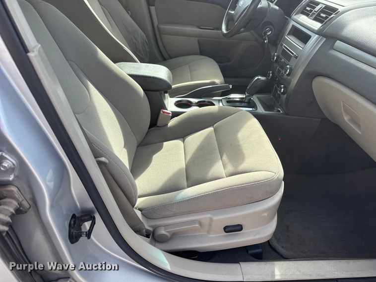 image for item ET1715 2010 Ford Fusion 