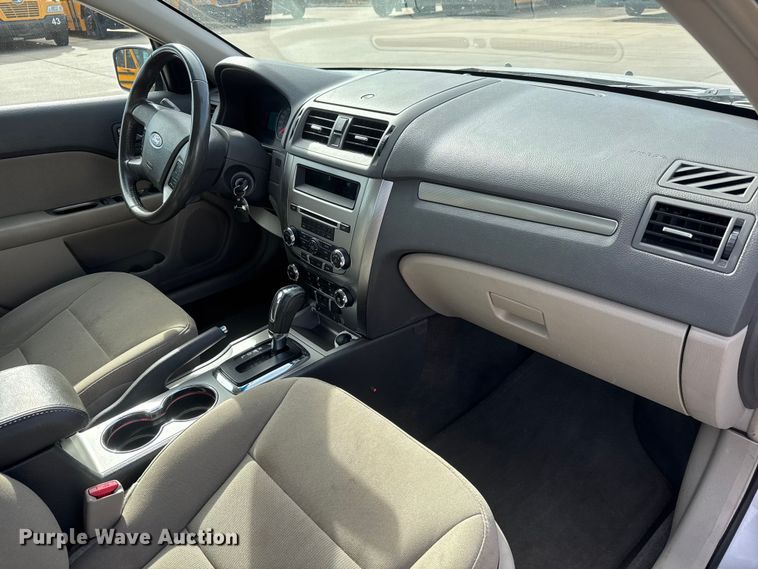 image for item ET1715 2010 Ford Fusion 