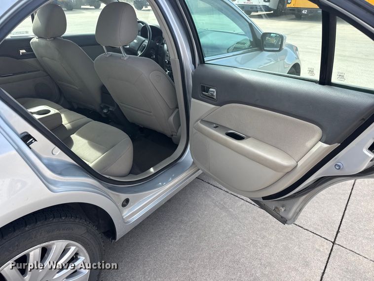 image for item ET1715 2010 Ford Fusion 