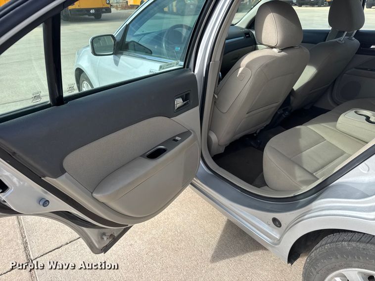 image for item ET1715 2010 Ford Fusion 