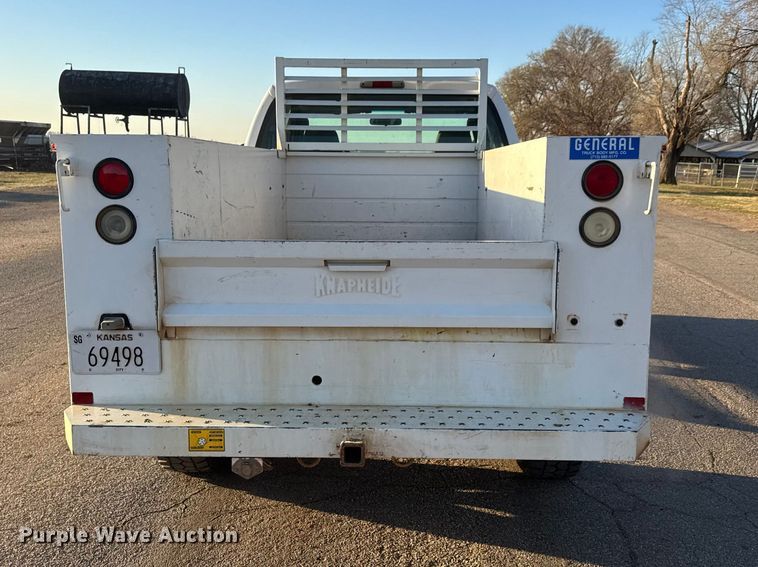 image for item ET1731 2005 Ford F250 Super Duty Ext. Cab utility bed pickup truck