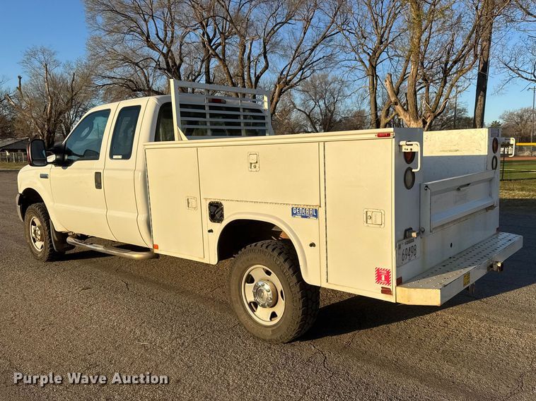 image for item ET1731 2005 Ford F250 Super Duty Ext. Cab utility bed pickup truck