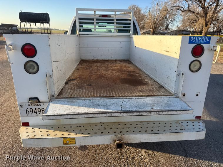 image for item ET1731 2005 Ford F250 Super Duty Ext. Cab utility bed pickup truck