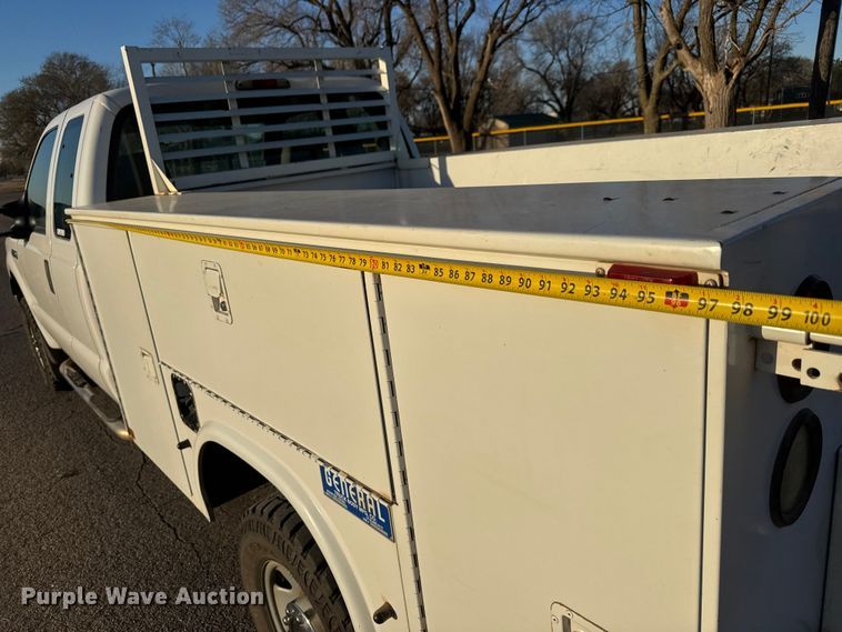 image for item ET1731 2005 Ford F250 Super Duty Ext. Cab utility bed pickup truck