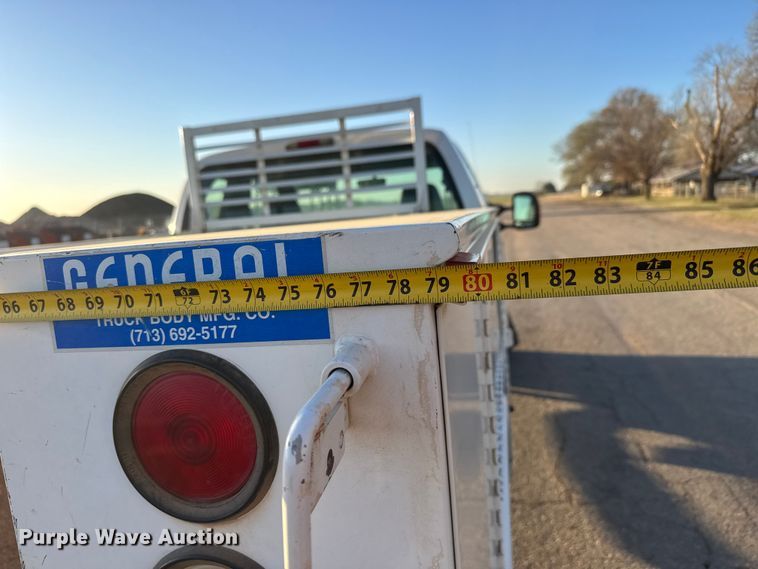 image for item ET1731 2005 Ford F250 Super Duty Ext. Cab utility bed pickup truck