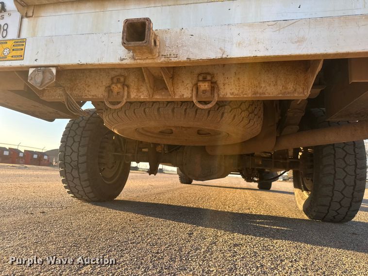 image for item ET1731 2005 Ford F250 Super Duty Ext. Cab utility bed pickup truck