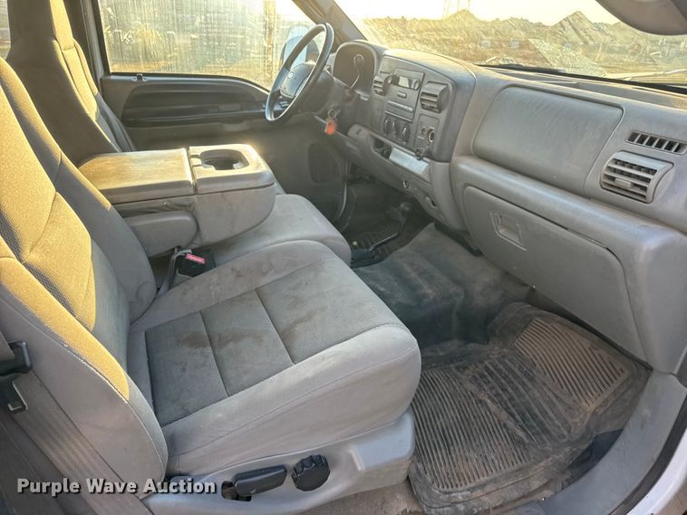 image for item ET1731 2005 Ford F250 Super Duty Ext. Cab utility bed pickup truck