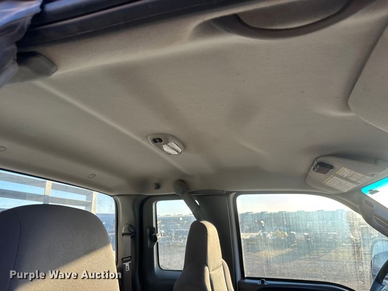 image for item ET1731 2005 Ford F250 Super Duty Ext. Cab utility bed pickup truck