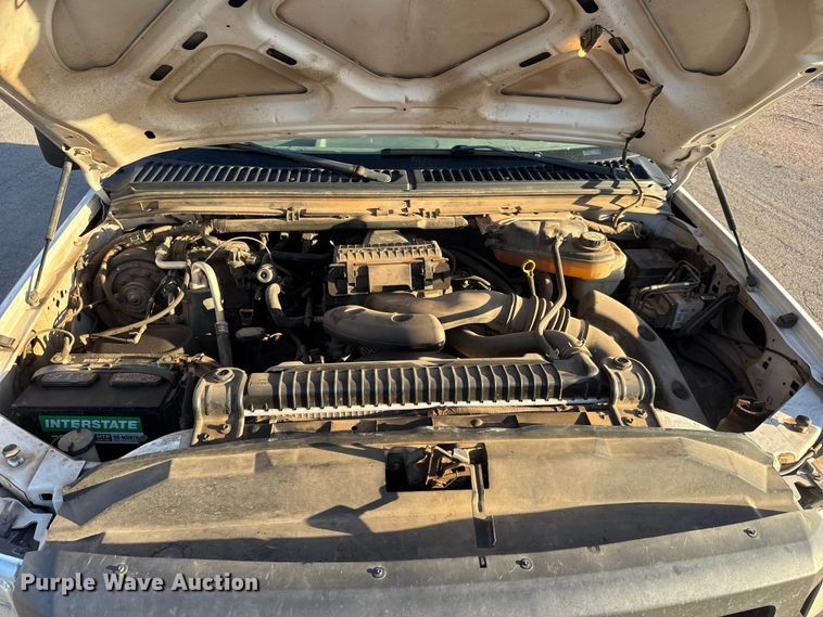 image for item ET1731 2005 Ford F250 Super Duty Ext. Cab utility bed pickup truck