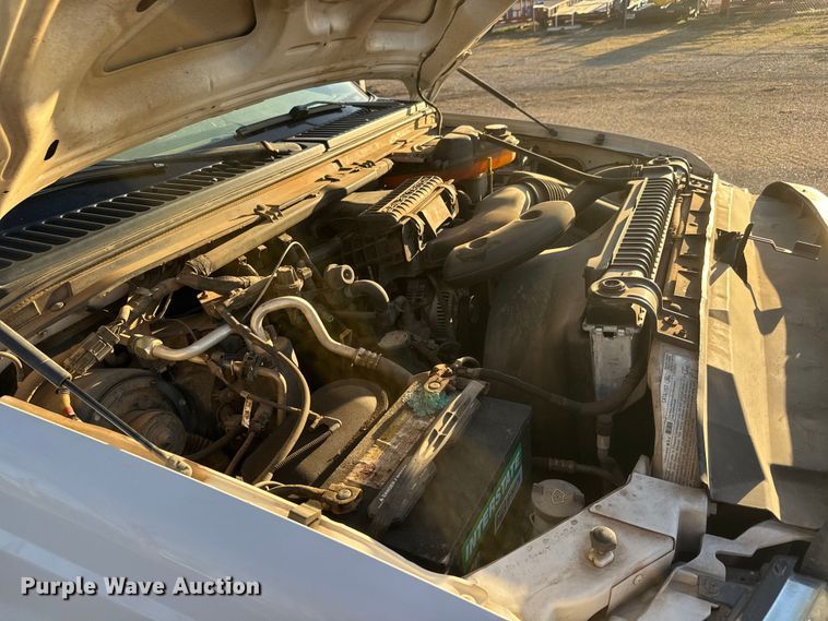 image for item ET1731 2005 Ford F250 Super Duty Ext. Cab utility bed pickup truck