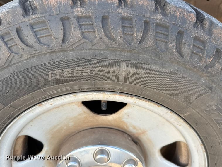 image for item ET1731 2005 Ford F250 Super Duty Ext. Cab utility bed pickup truck