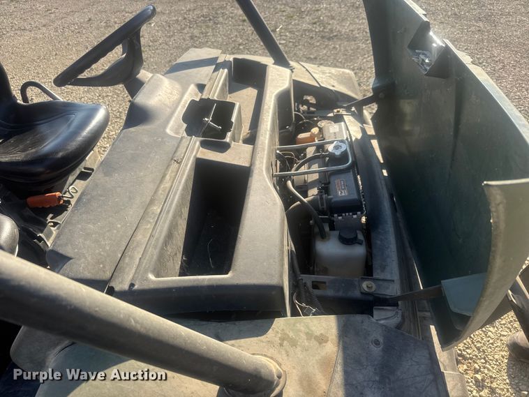 image for item ET1795 2012 John Deere Gator 825 utility vehicle