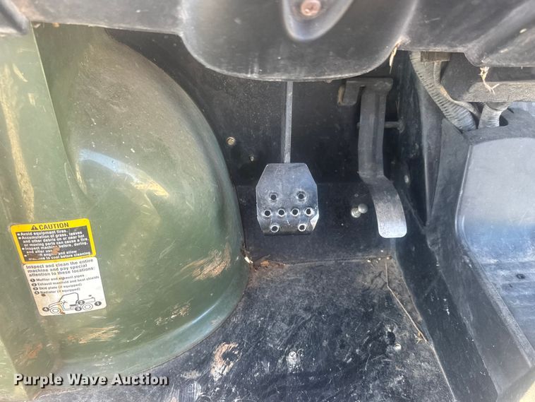 image for item ET1795 2012 John Deere Gator 825 utility vehicle