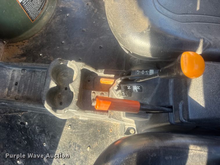 image for item ET1795 2012 John Deere Gator 825 utility vehicle