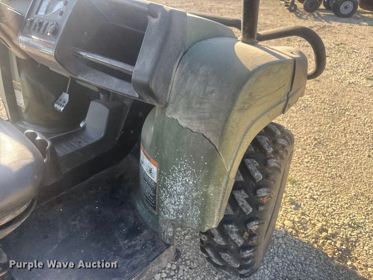 image for item ET1795 2012 John Deere Gator 825 utility vehicle