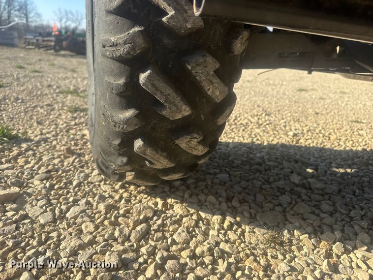 image for item ET1795 2012 John Deere Gator 825 utility vehicle