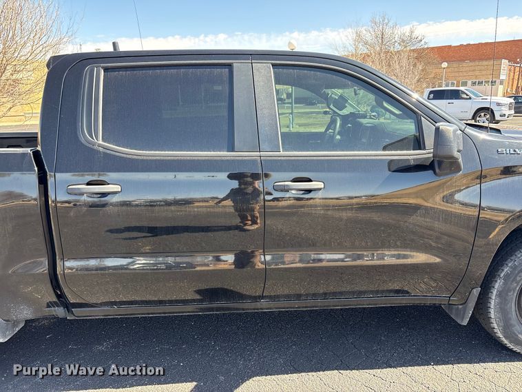 image for item EU4996 2021 Chevrolet Silverado 1500 Crew Cab pickup truck