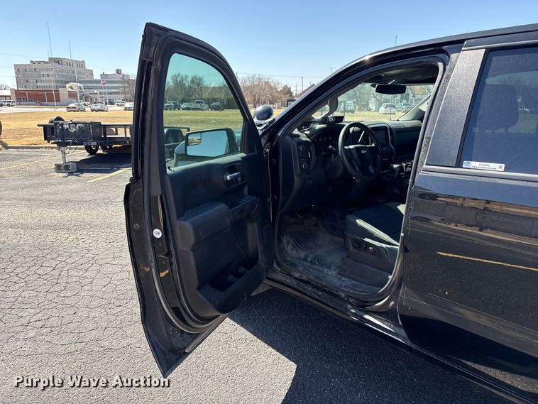 image for item EU4996 2021 Chevrolet Silverado 1500 Crew Cab pickup truck