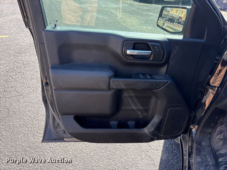 image for item EU4996 2021 Chevrolet Silverado 1500 Crew Cab pickup truck