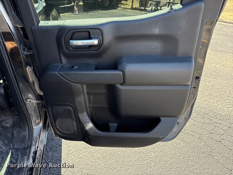 image for item EU4996 2021 Chevrolet Silverado 1500 Crew Cab pickup truck