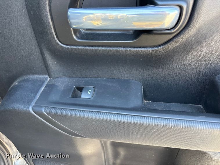 image for item EU4996 2021 Chevrolet Silverado 1500 Crew Cab pickup truck