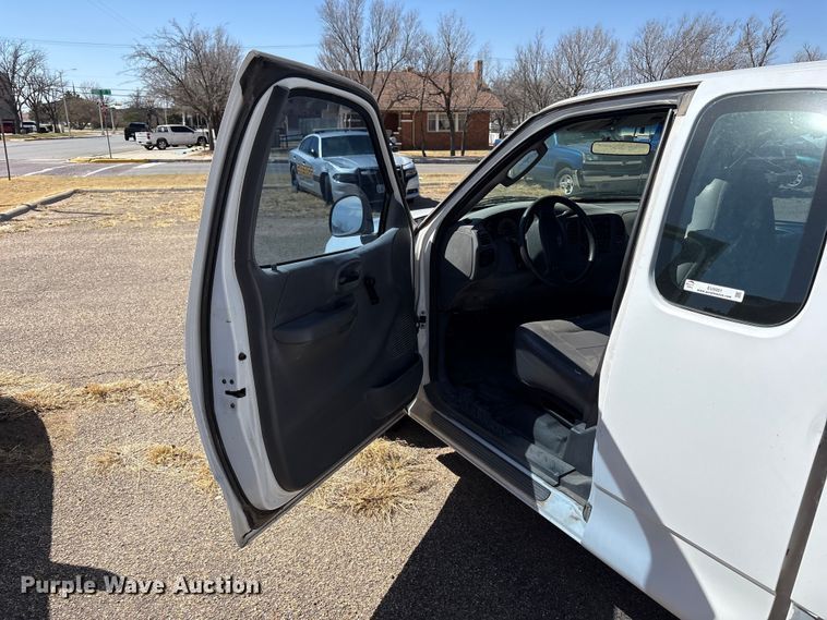 image for item EU5001 2003 Ford F150 Ext. Cab pickup truck